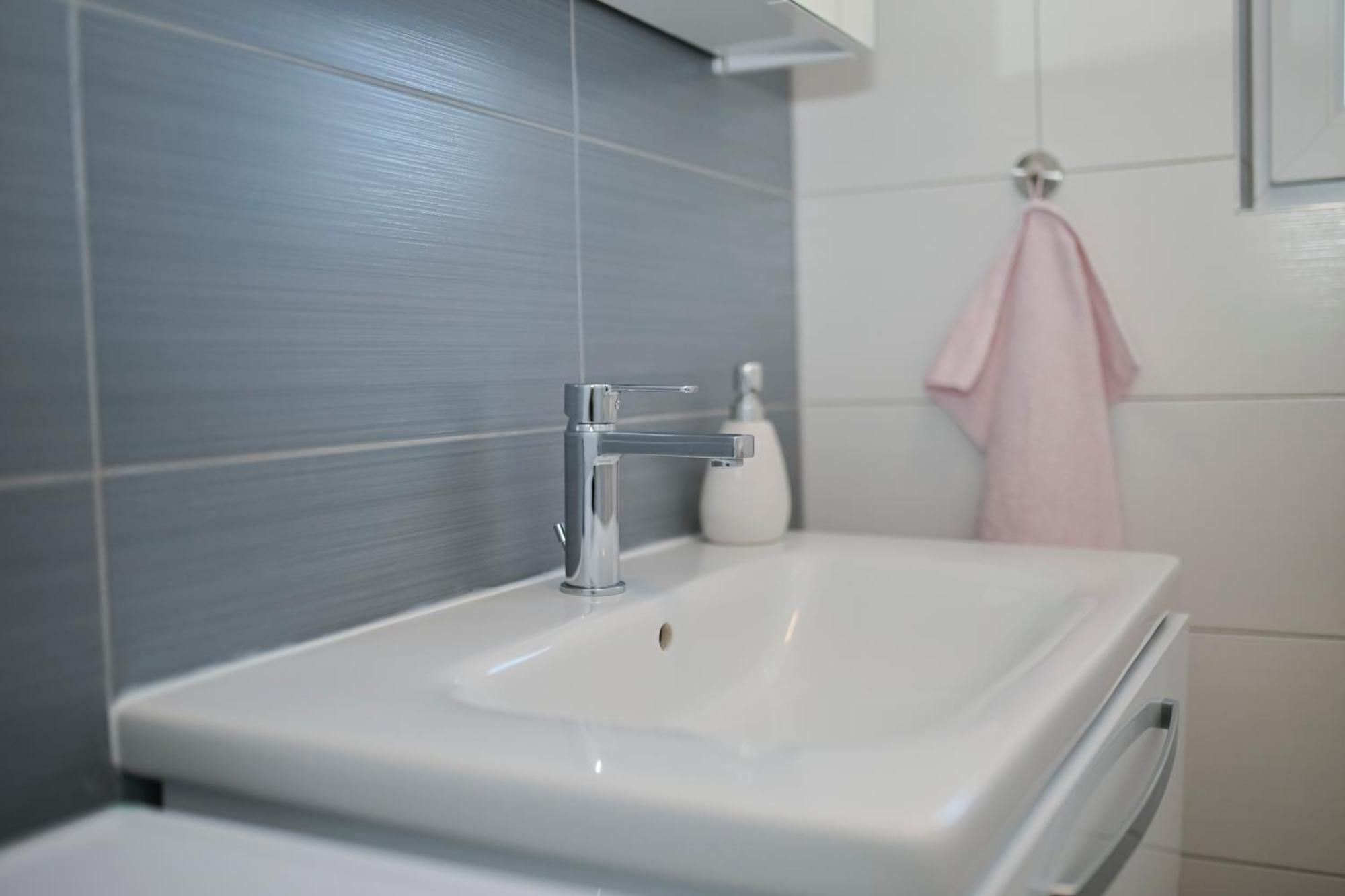 Apartment Amelie - With Pool And Sauna! Galovac  ภายนอก รูปภาพ