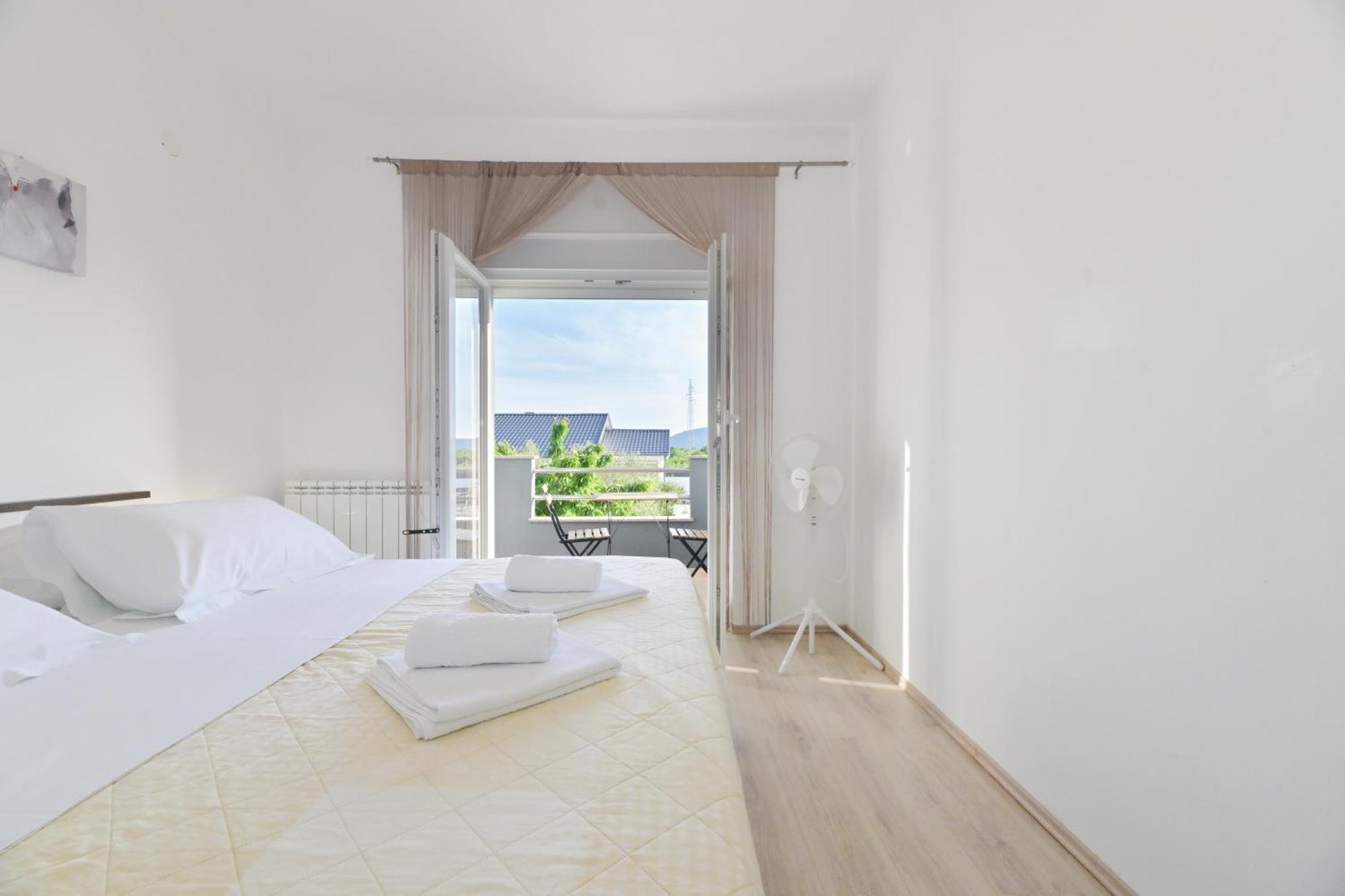Apartment Amelie - With Pool And Sauna! Galovac  ภายนอก รูปภาพ