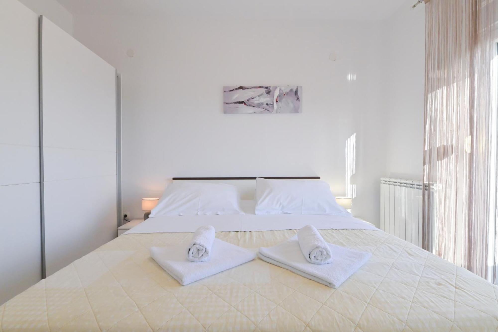 Apartment Amelie - With Pool And Sauna! Galovac  ภายนอก รูปภาพ