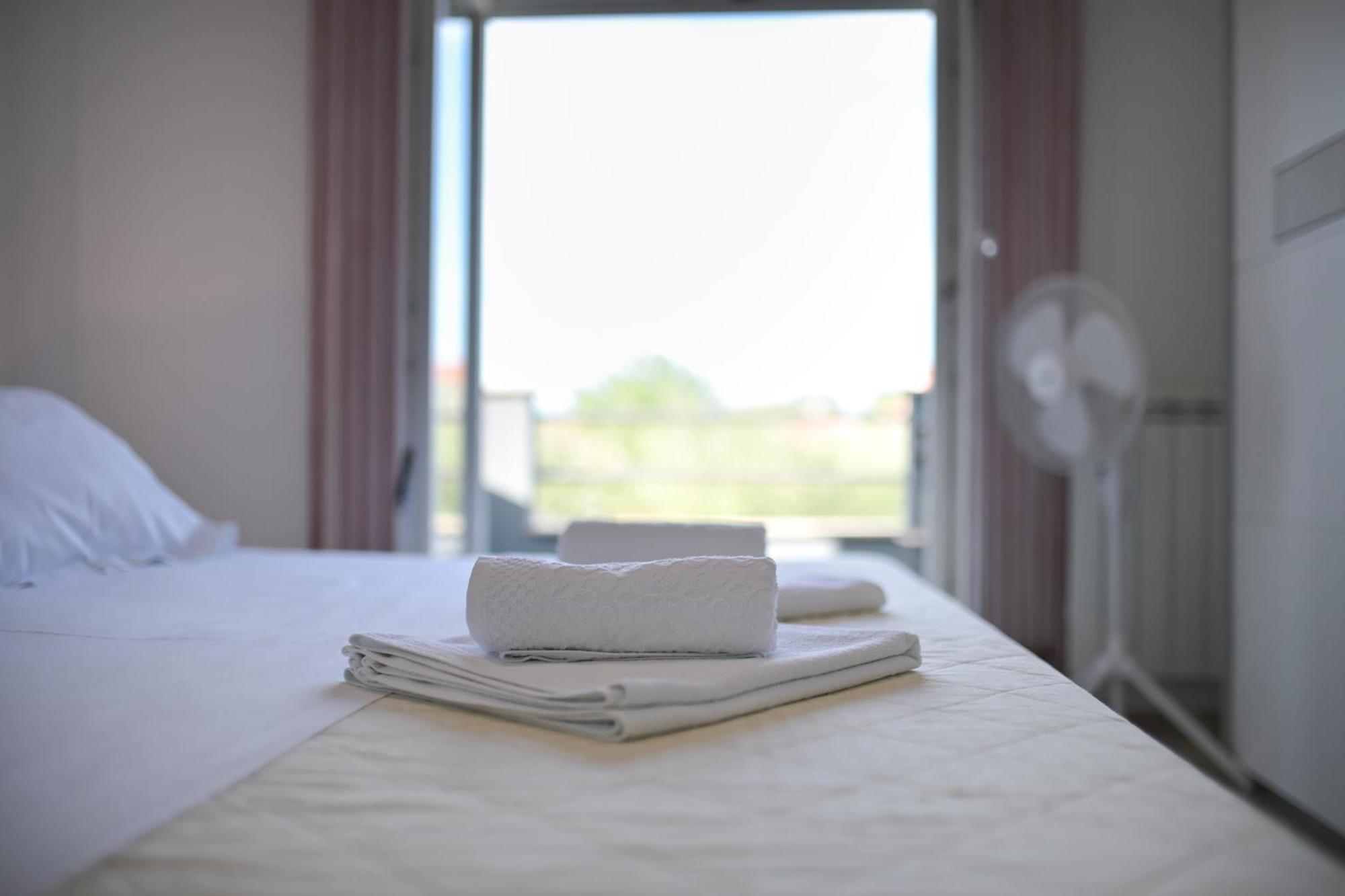 Apartment Amelie - With Pool And Sauna! Galovac  ภายนอก รูปภาพ